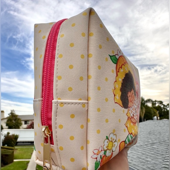 Strawberry Shortcake🍓Cosmetic Bag - Picture 4 of 7